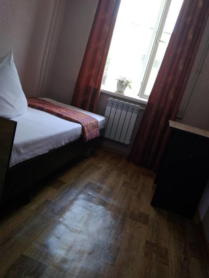 Saima Guest House Osh Bagian luar foto