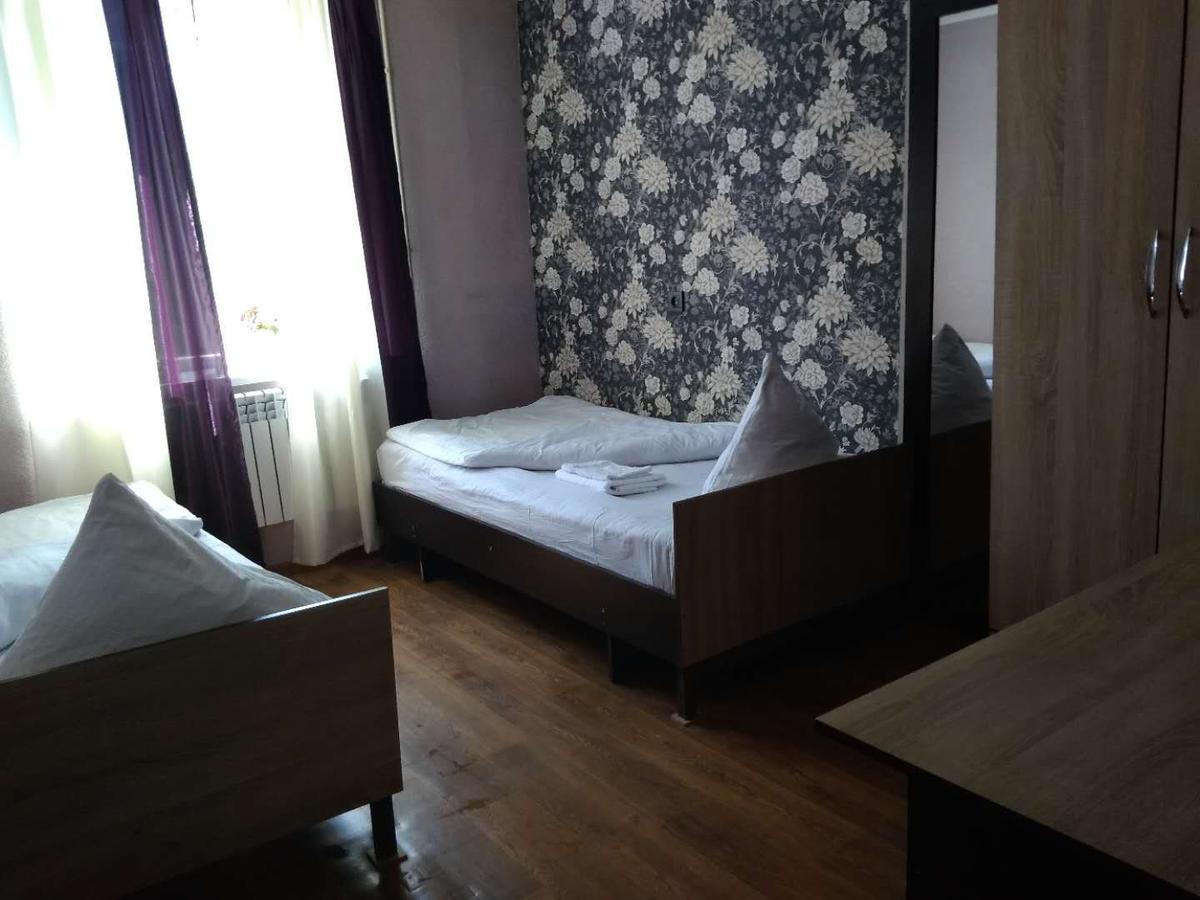 Saima Guest House Osh Bagian luar foto