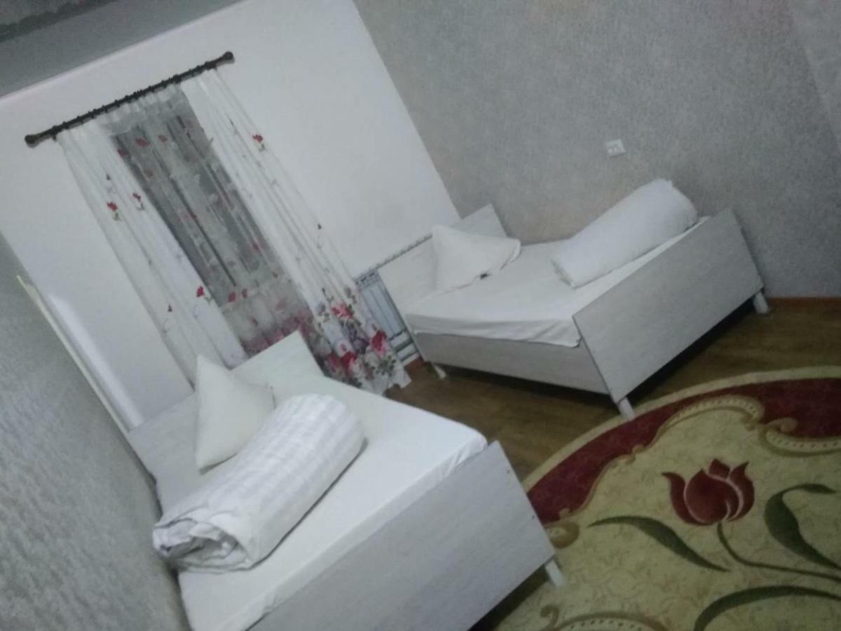 Saima Guest House Osh Bagian luar foto